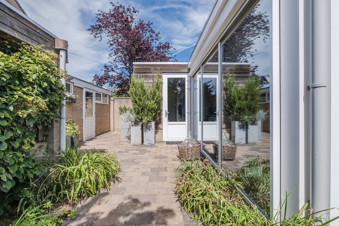 Photo 37 of Akert 134