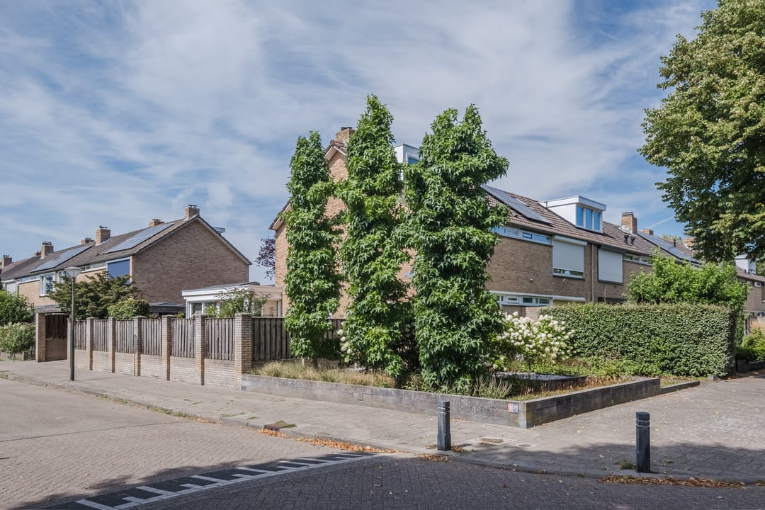 Photo 38 of Akert 134