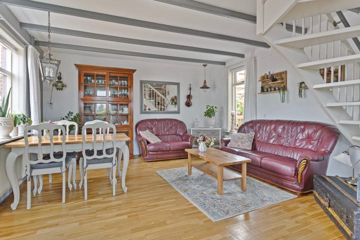 Foto 2 van Dorpsplein 5