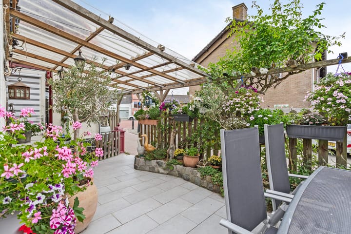 Foto 4 van Dorpsplein 5