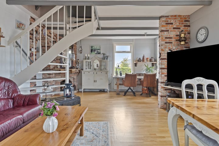 Foto 6 van Dorpsplein 5