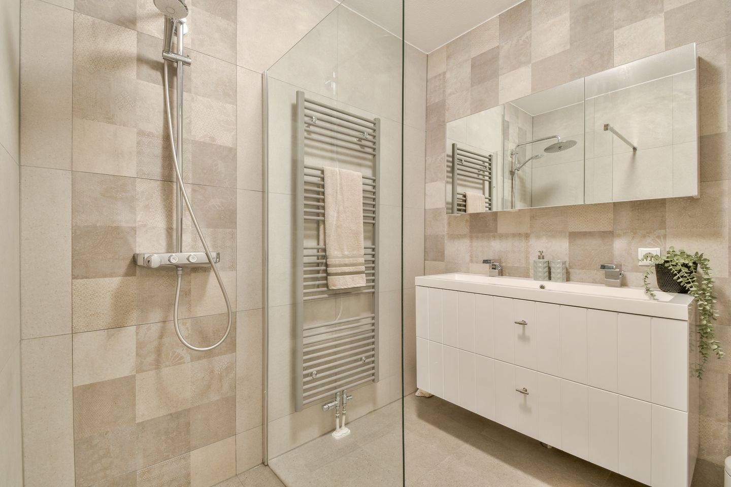 Foto 20 van Leeuwendalersweg 681