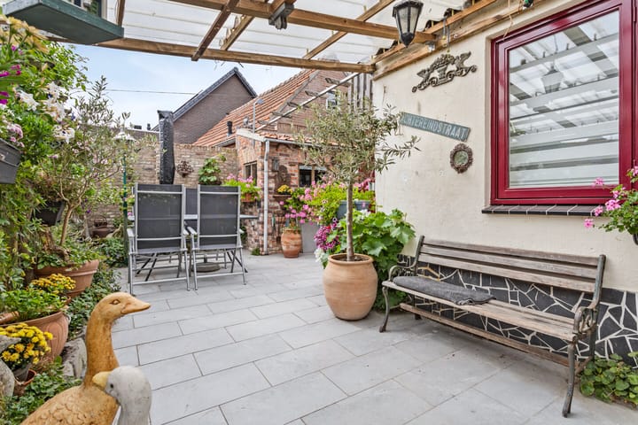 Foto 25 van Dorpsplein 5