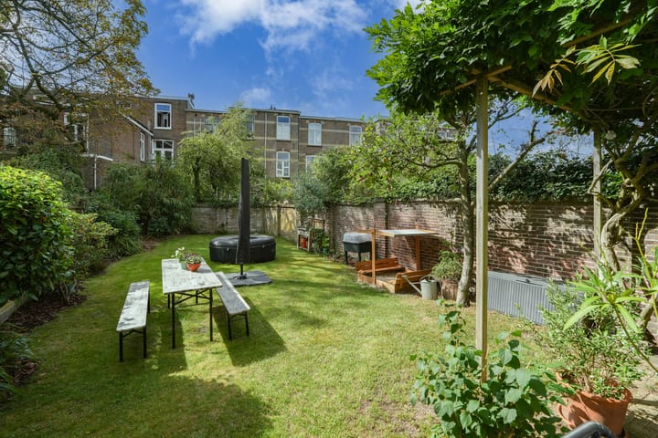 Foto 62 van Graadt van Roggenstraat 14