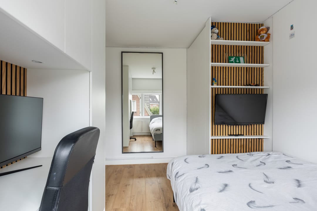 Foto 32 van Burg. Schalijstraat 18