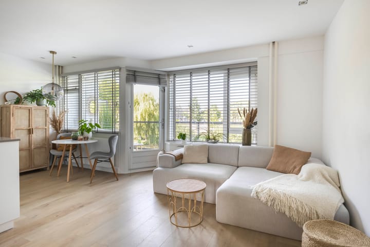 Photo 4 of Suze Groeneweglaan 25