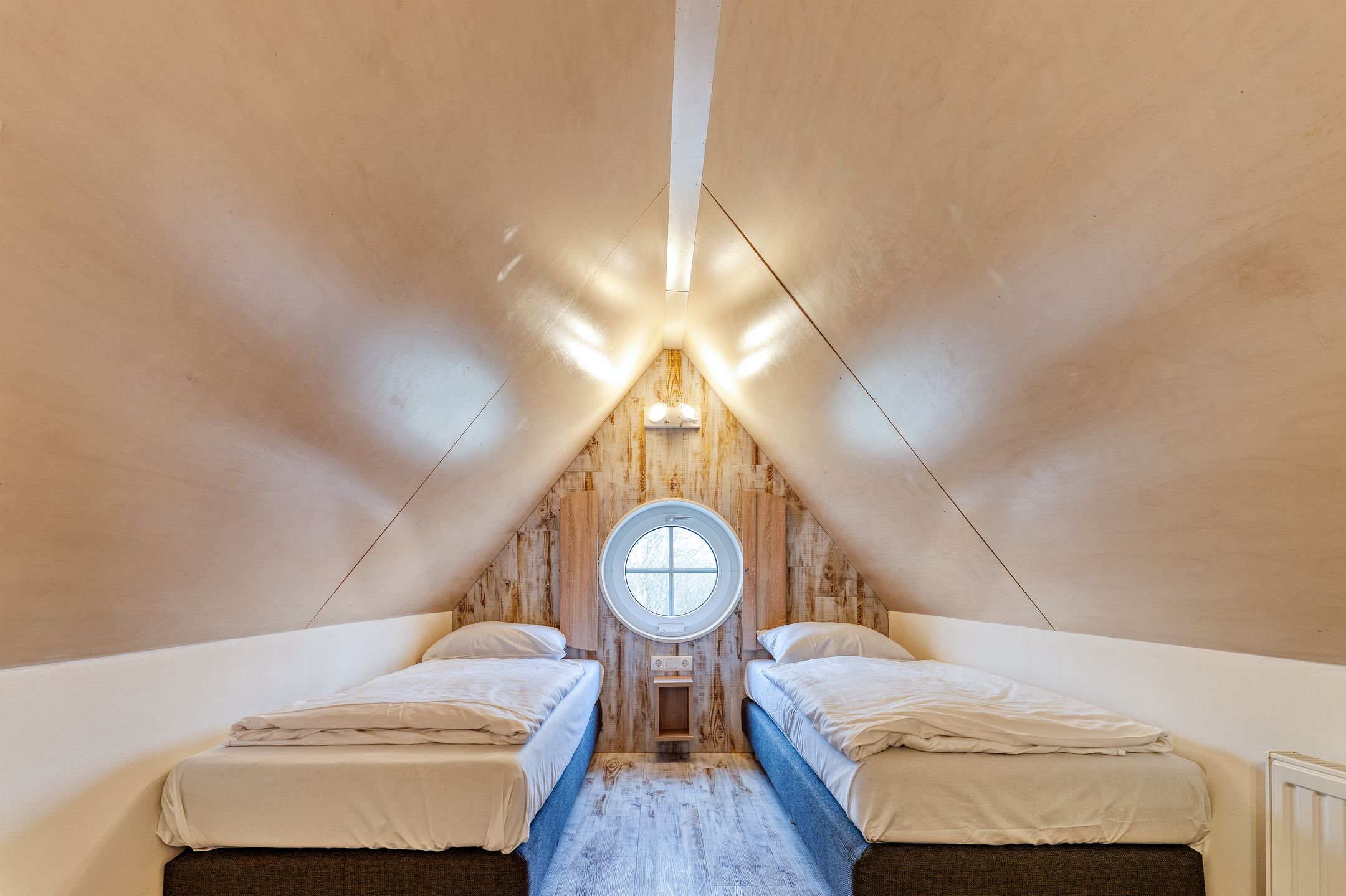 Photo 3 of Zeedijk 24-038