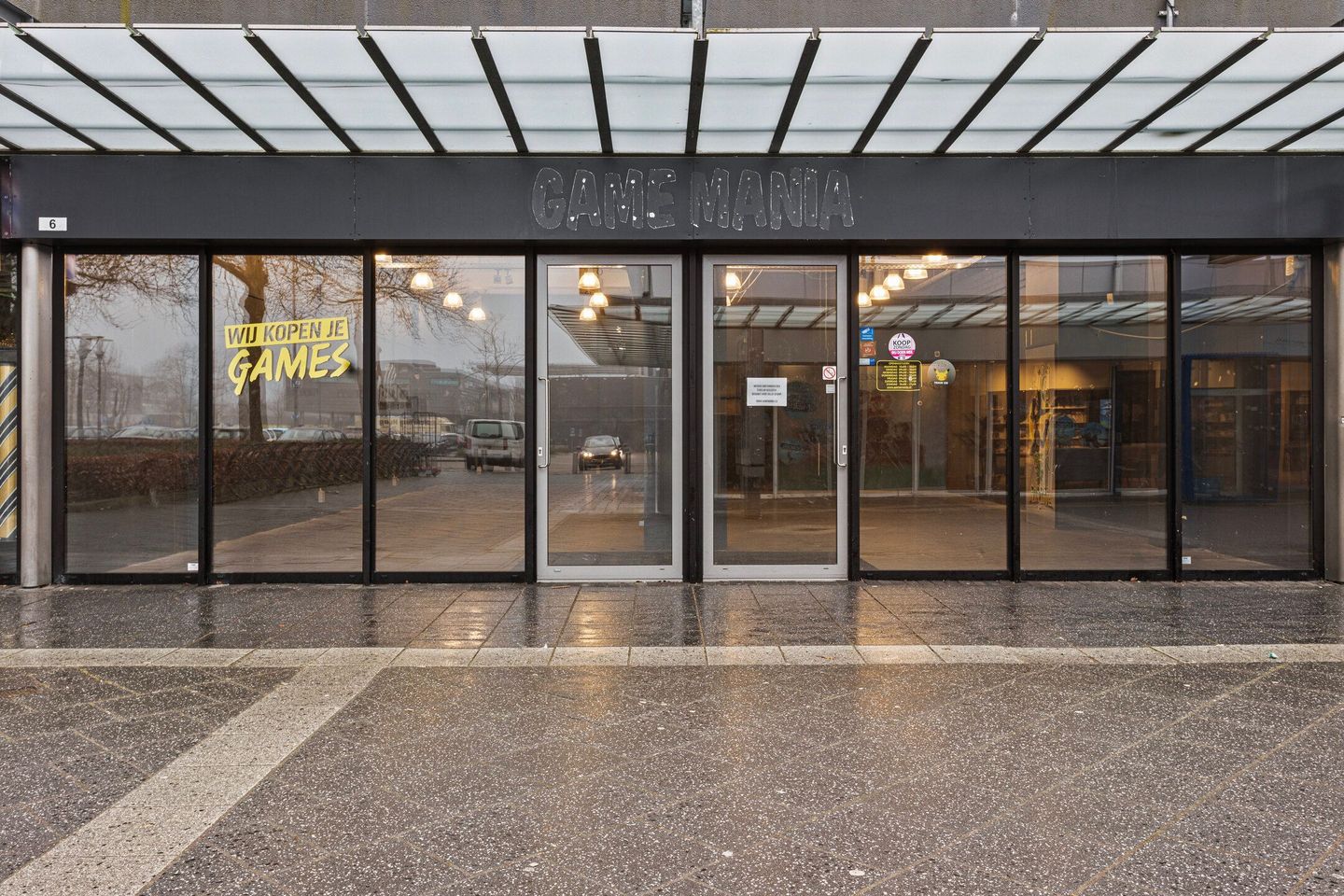 View photo 2 of Winkelcentrum Woensel 6