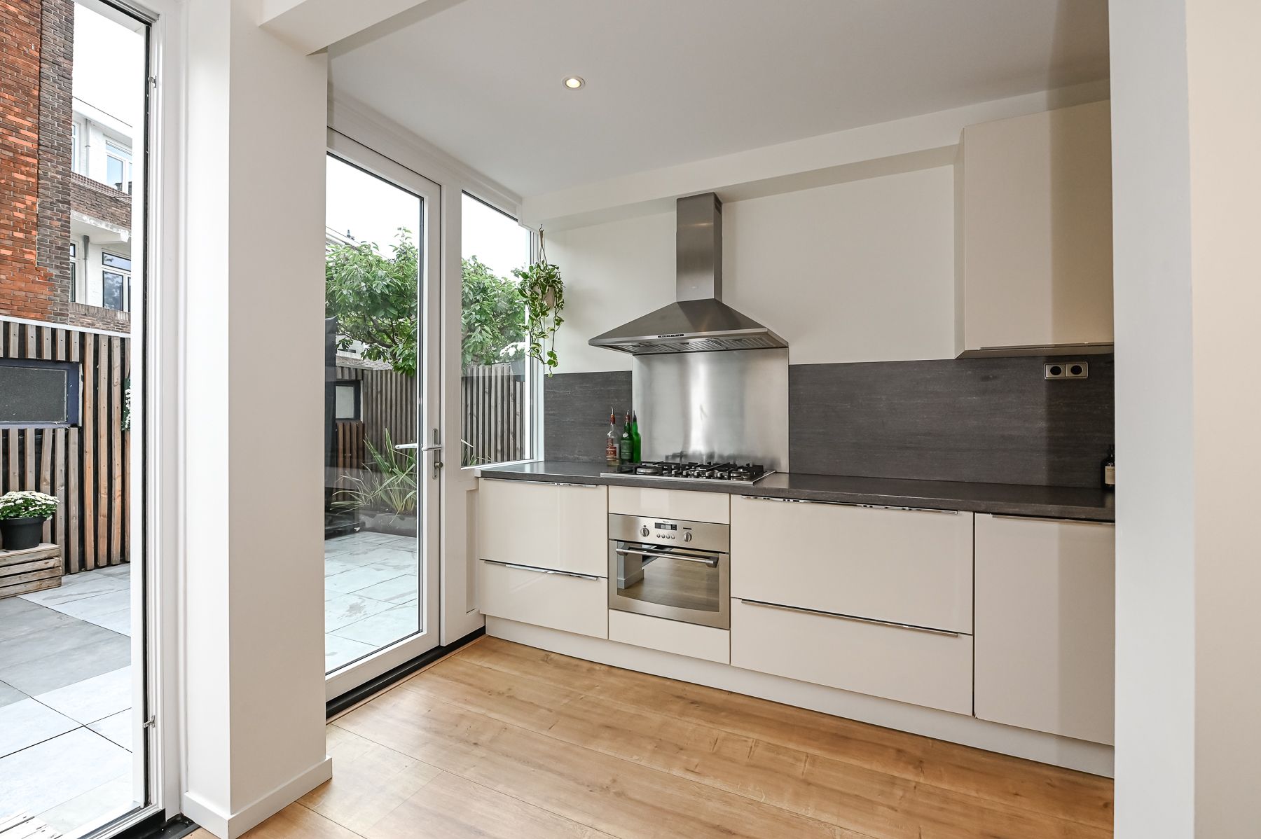 Foto 12 van van de Wateringelaan 204