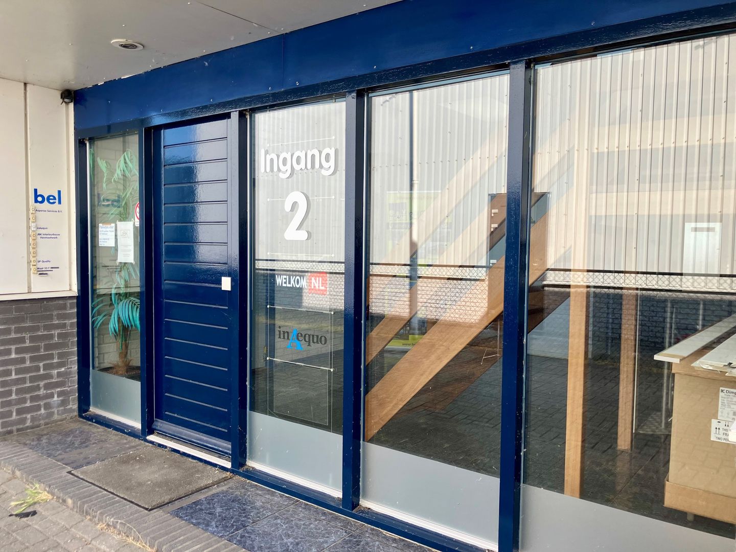 View photo 2 of Mast 33-H