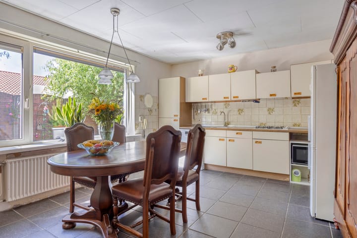 Foto 5 van Burg van Gorselstraat 12