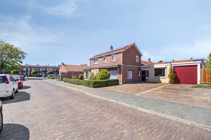 Foto 6 van Burg van Gorselstraat 12