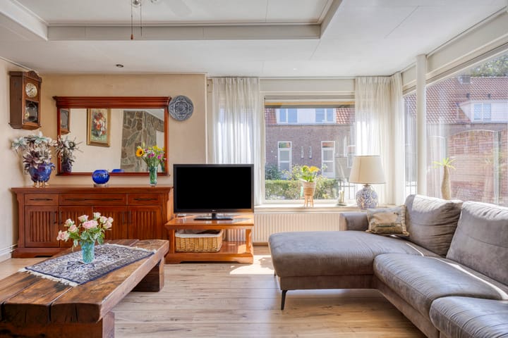 Foto 9 van Burg van Gorselstraat 12