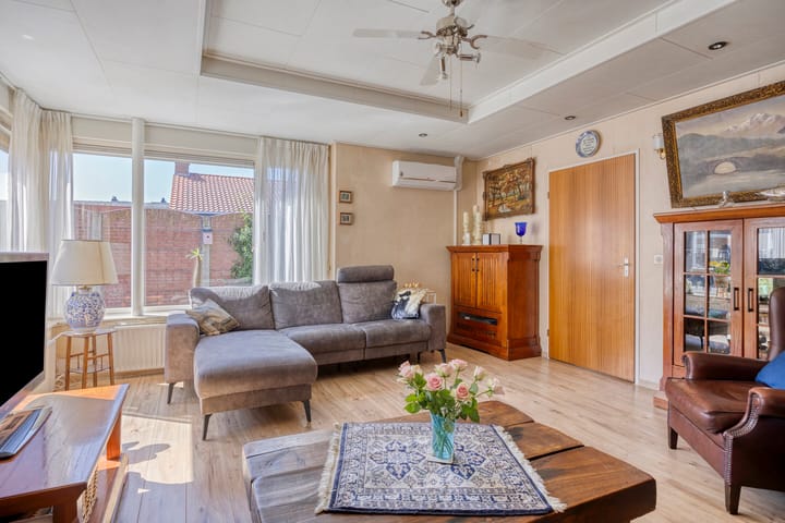 Foto 11 van Burg van Gorselstraat 12