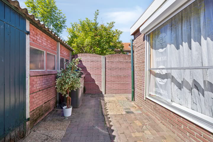 Foto 44 van Burg van Gorselstraat 12