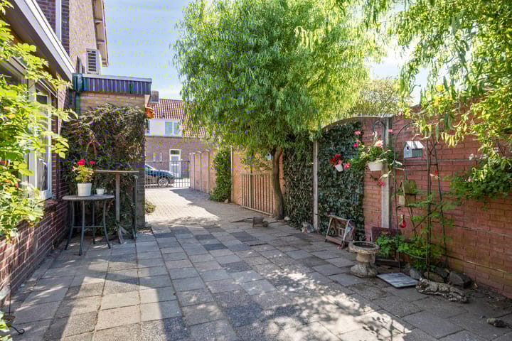 Foto 45 van Burg van Gorselstraat 12