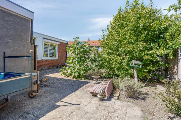 Foto 48 van Burg van Gorselstraat 12