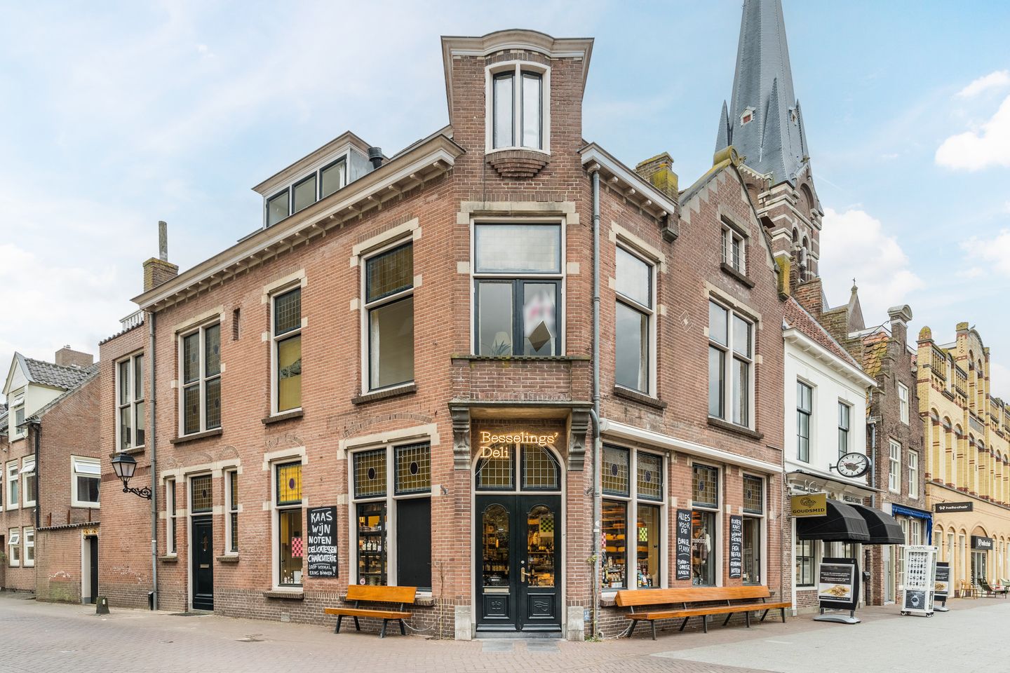 View photo 1 of Markt 40