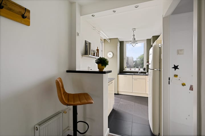 Photo 11 of Heeswijkstraat 42