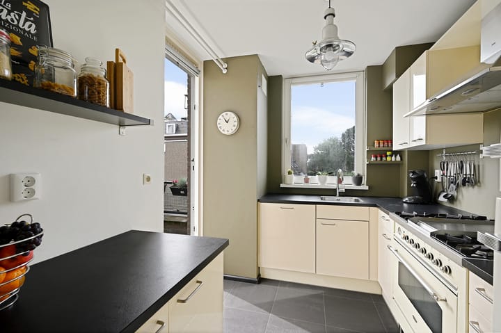 Photo 13 of Heeswijkstraat 42