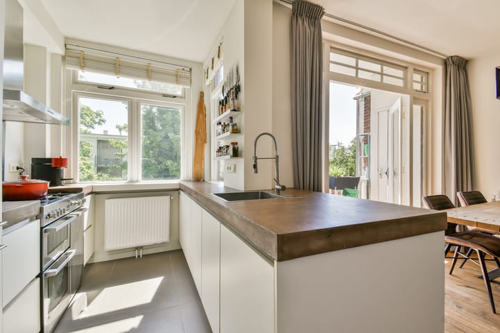 Photo 9 of Vrolikstraat 46-2