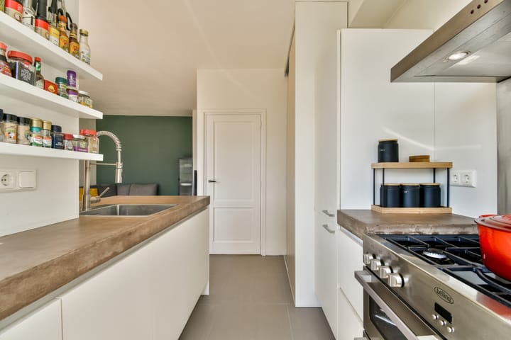 Photo 6 of Vrolikstraat 46-2