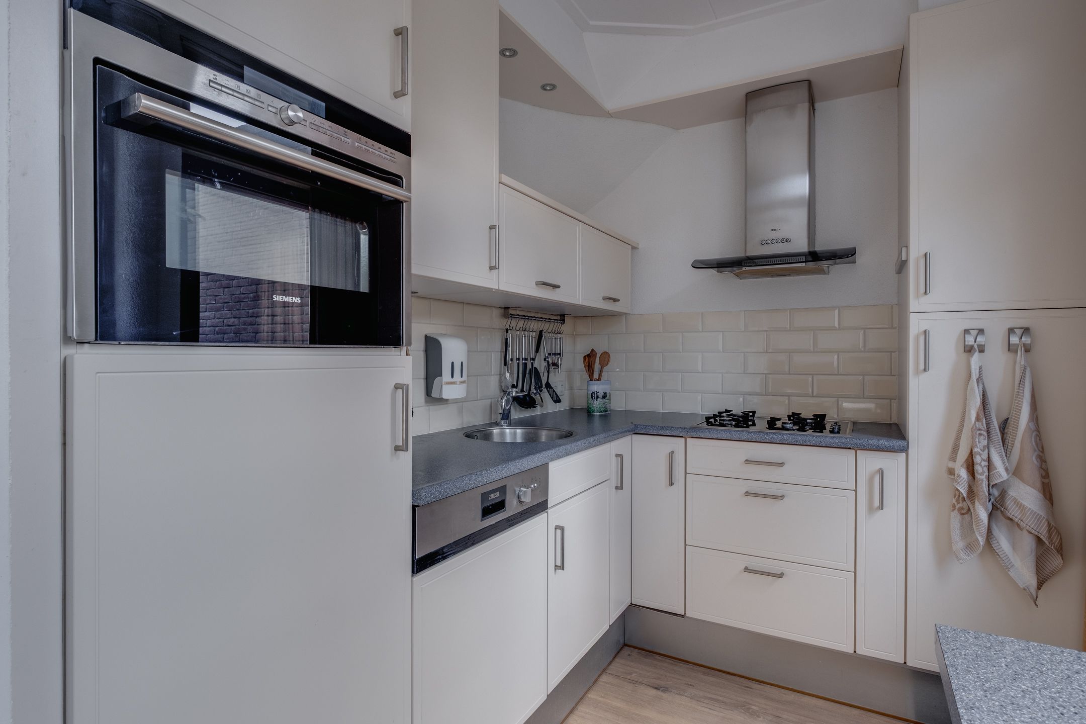 Photo 15 of Avercampstraat 11