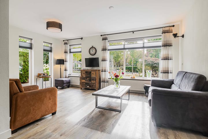 Foto 6 van Varenmos 4