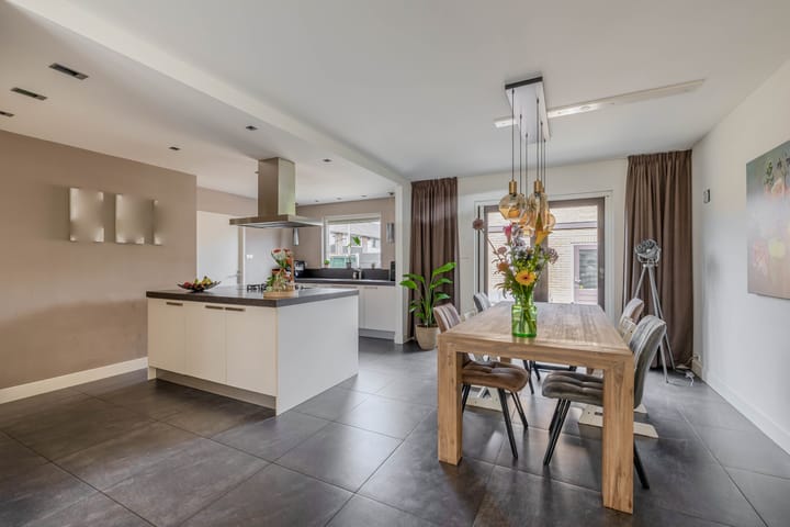 Photo 2 of Vondellaan 13