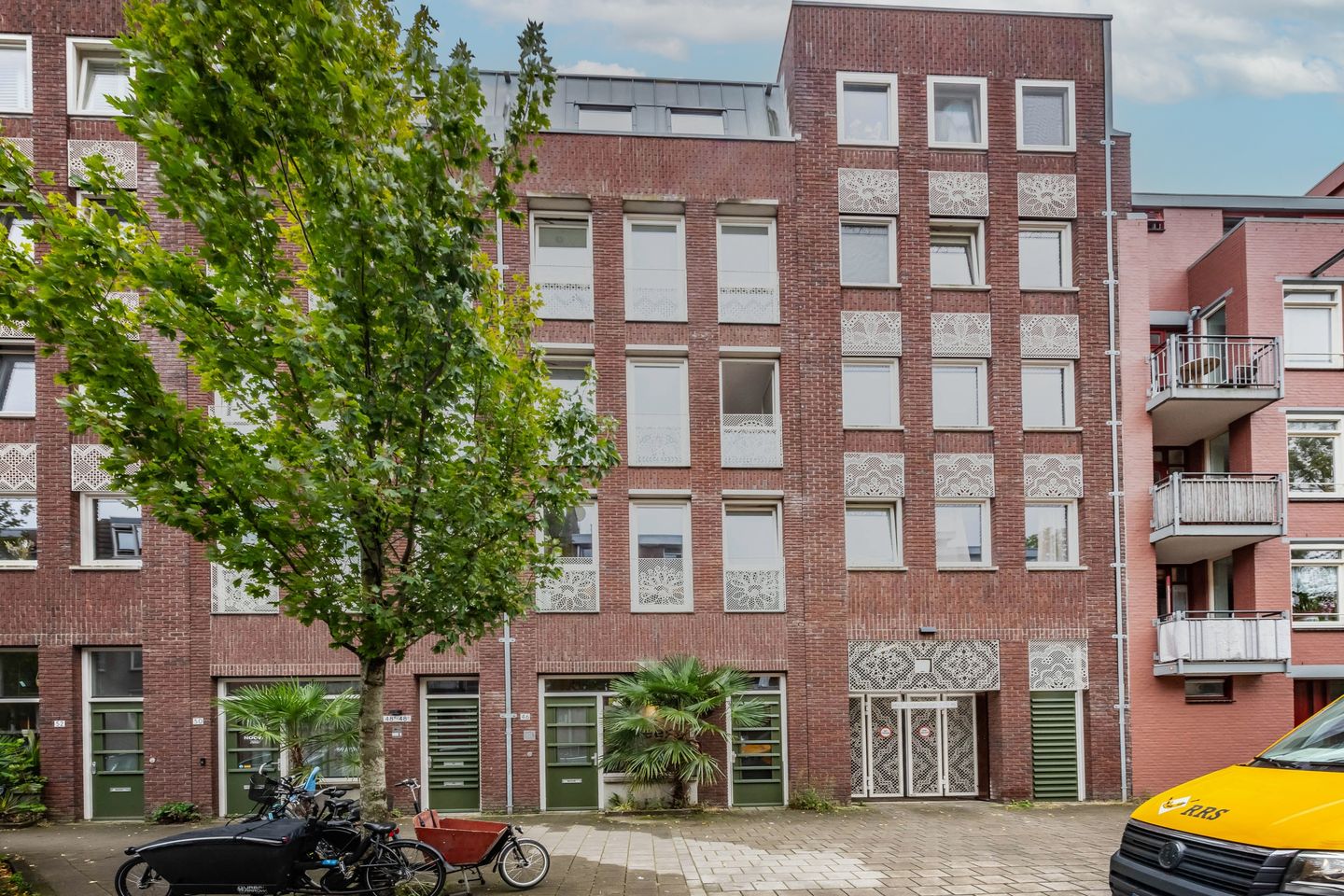 View photo 1 of Derde Oosterparkstraat 46