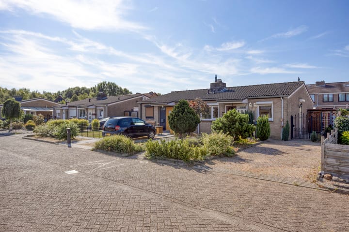 Foto 1 van Deken Lendersstraat 25