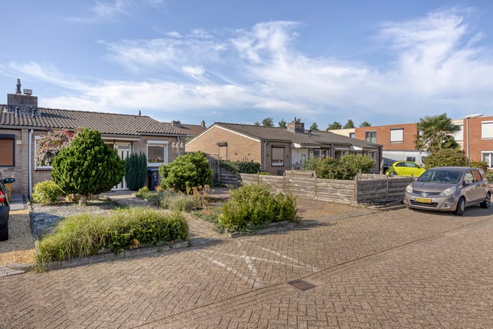 Foto 3 van Deken Lendersstraat 25