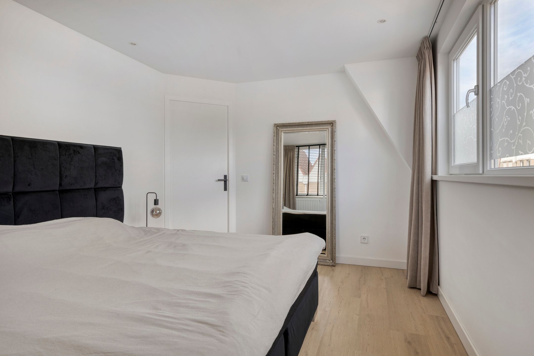 Photo 24 of Hendrik van Veldekestraat 7