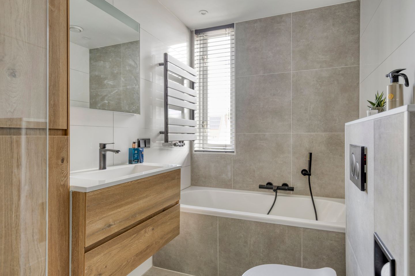 Photo 5 of Hendrik van Veldekestraat 7