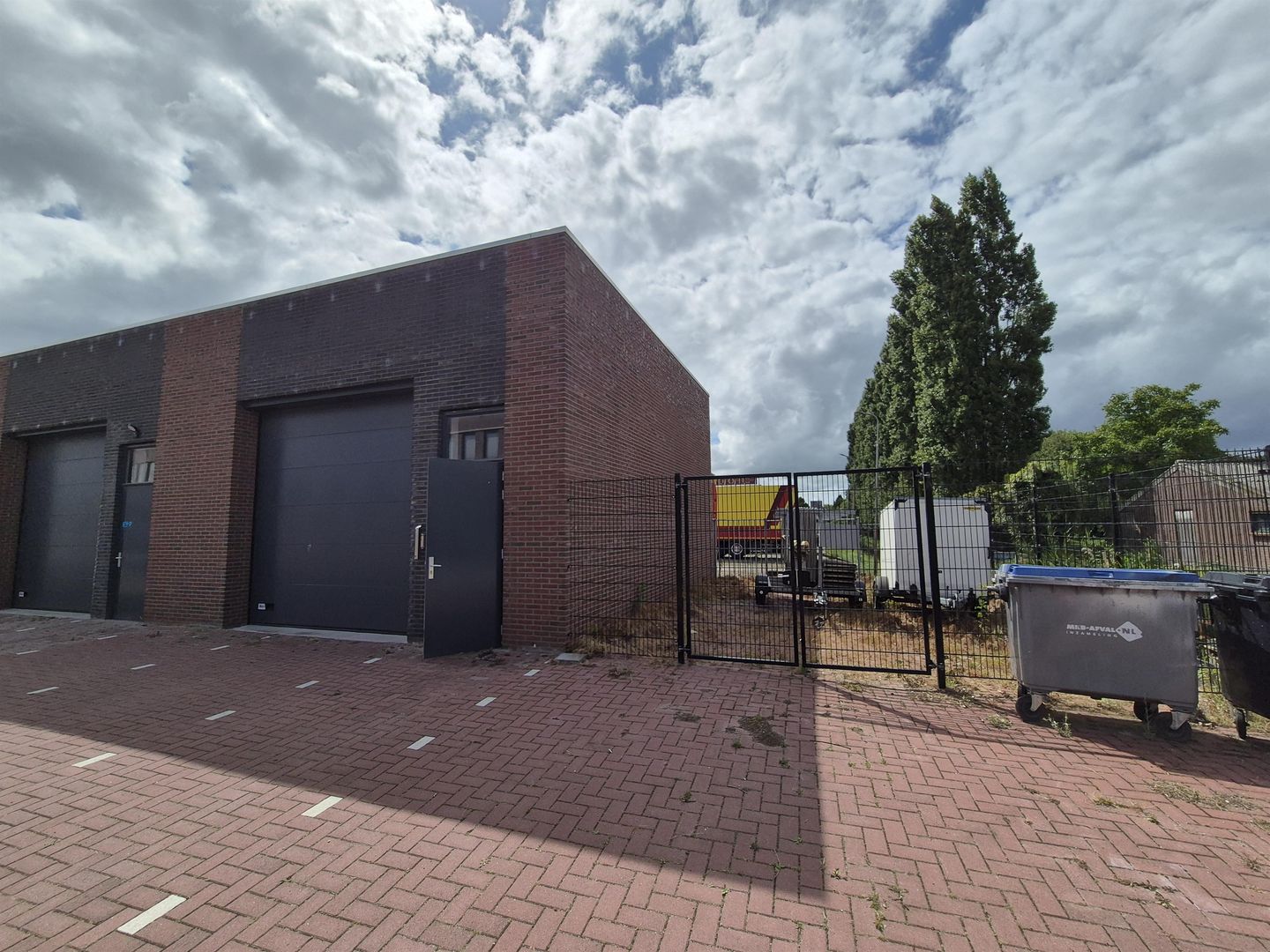 View photo 1 of Overspoor 64-W
