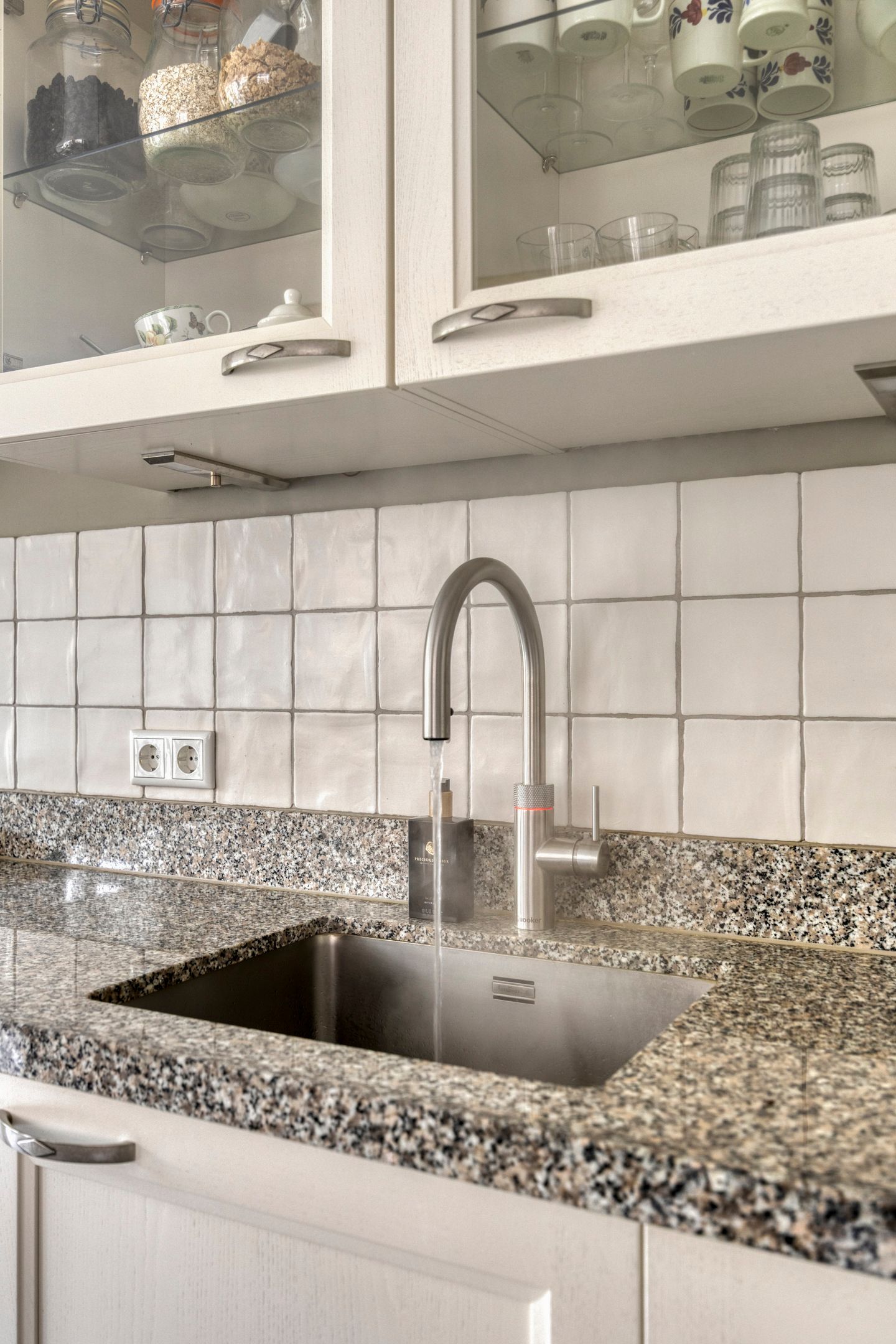 Photo 19 of Reeweg 72-A