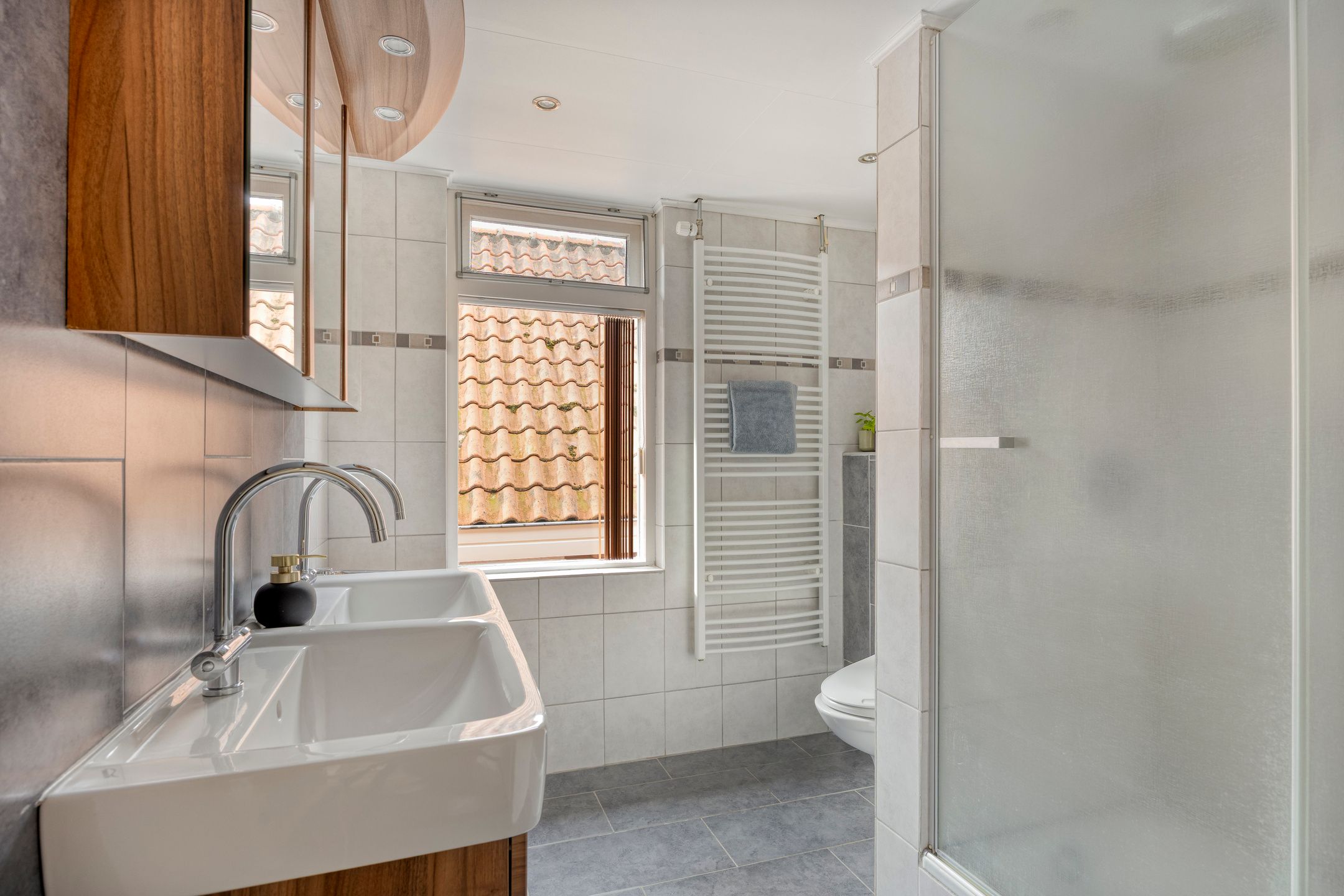 Photo 33 of Reeweg 72-A