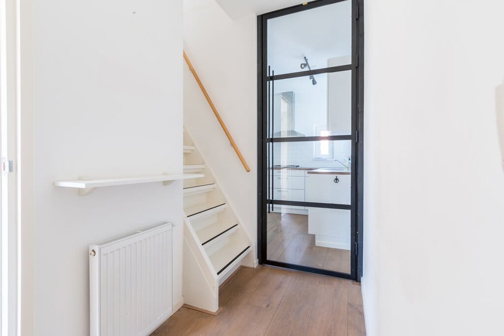 Photo 14 of Medemblikstraat 33-1