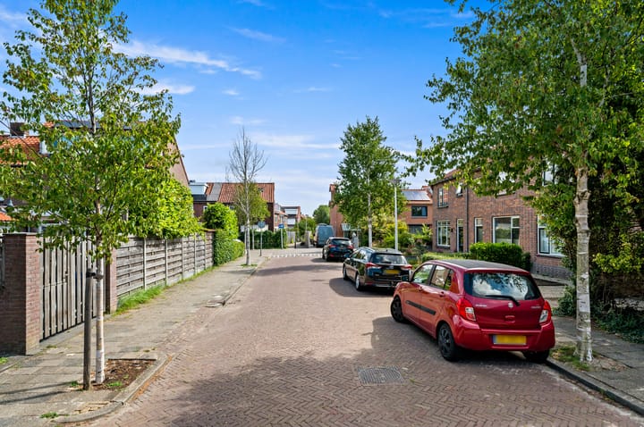 Photo 4 of Prins Bernhardstraat 9