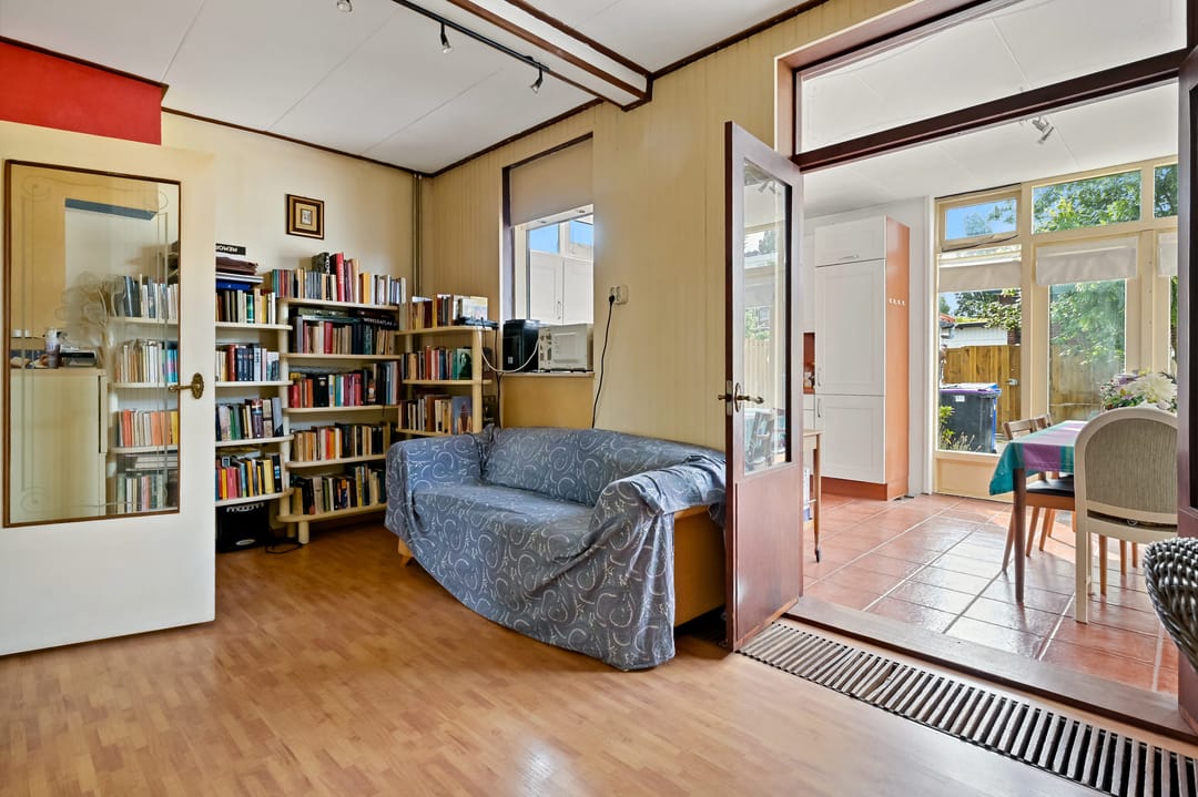 Photo 11 of Prins Bernhardstraat 9