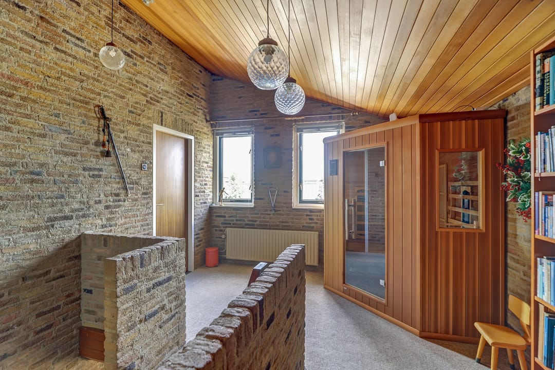 Photo 22 of Burgemeester Hermsenstraat 98-B