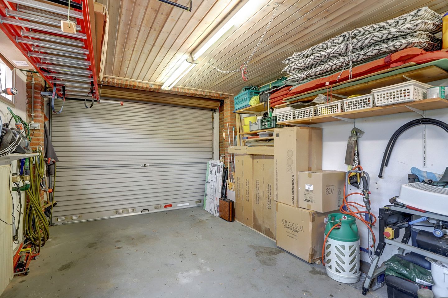 Photo 35 of Burgemeester Hermsenstraat 98-B