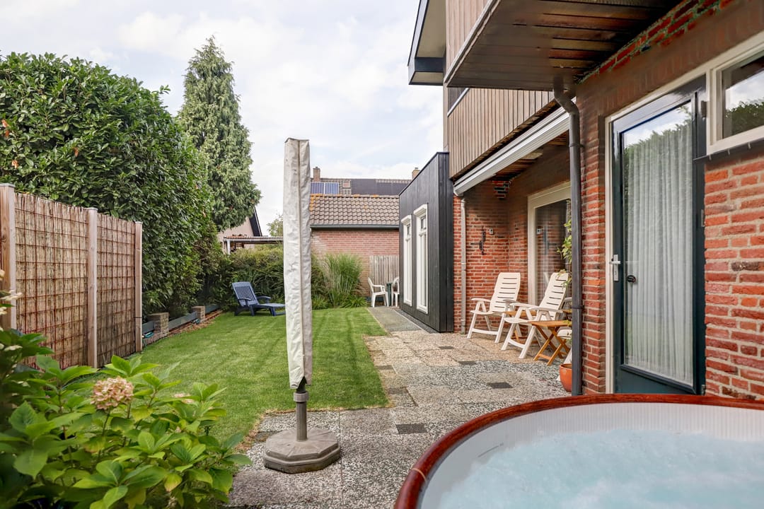 Photo 38 of Burgemeester Hermsenstraat 98-B