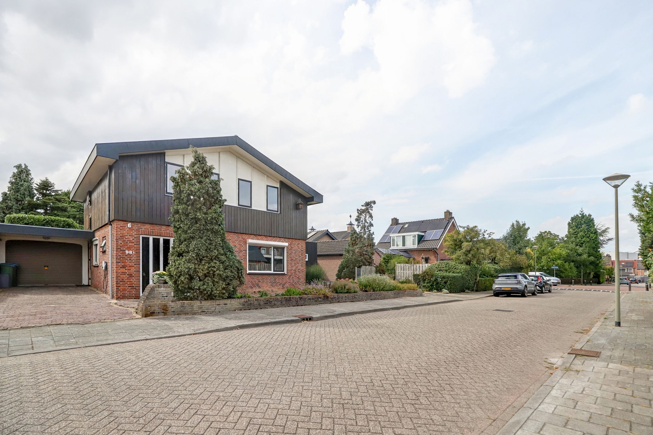 Photo 42 of Burgemeester Hermsenstraat 98-B