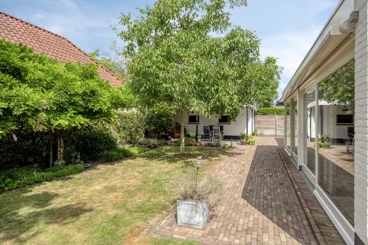 Foto 54 van Hugo Thijssensplein 1