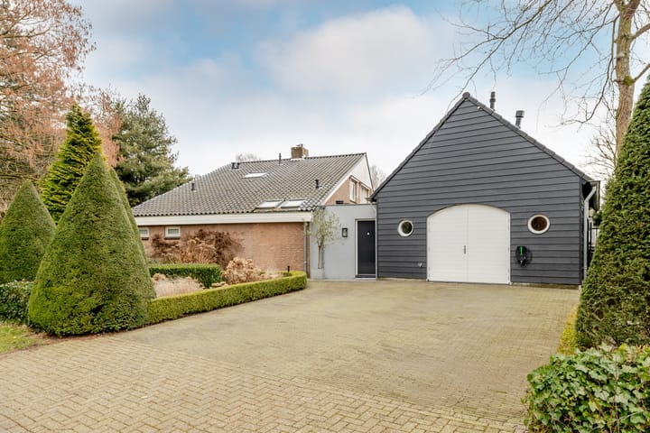 Photo 48 of Ameroever 64