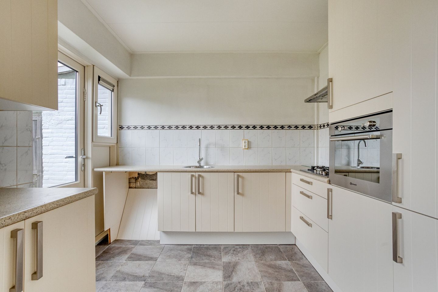 Photo 4 of Van Barenstraat 16