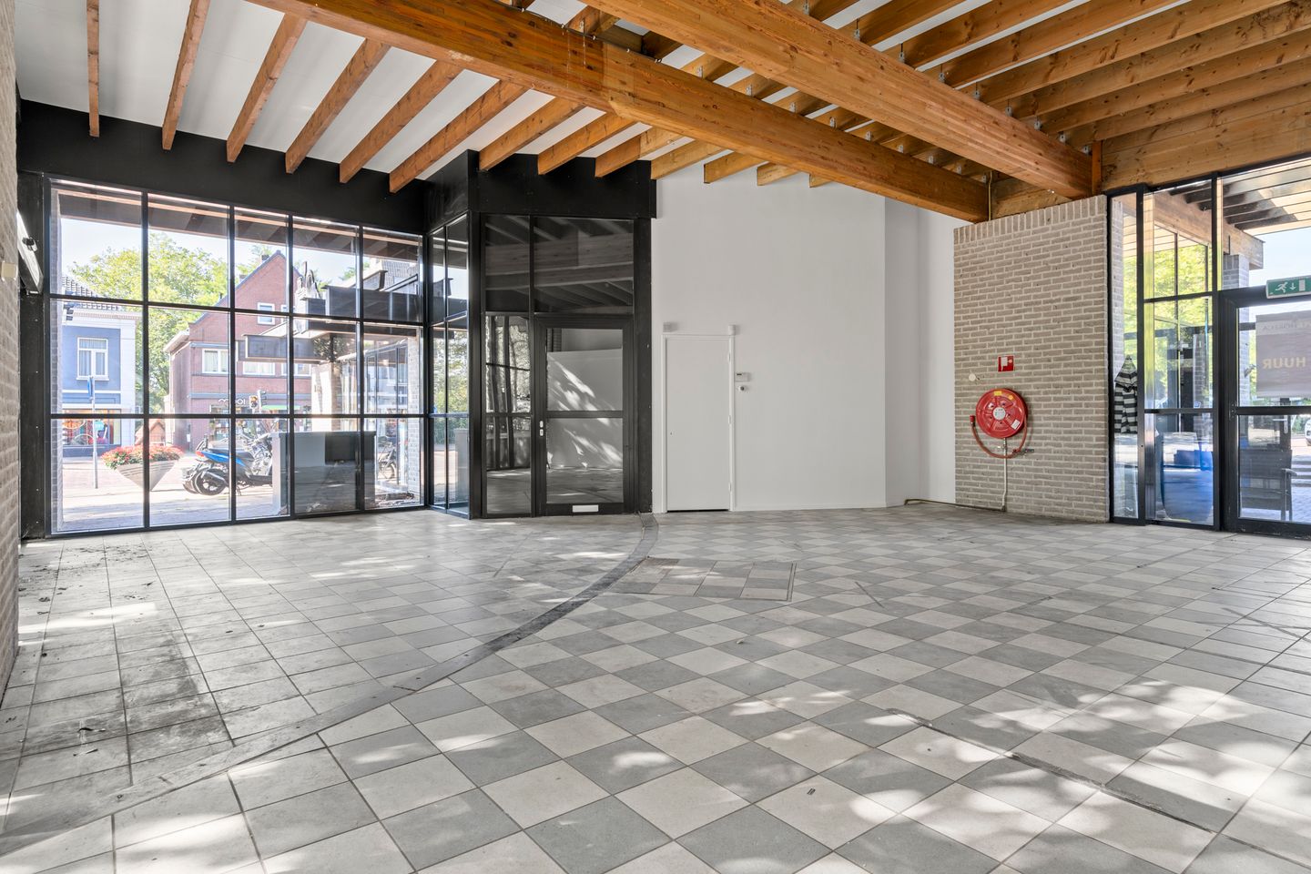 Bekijk foto 5 van Raadhuisplein 1