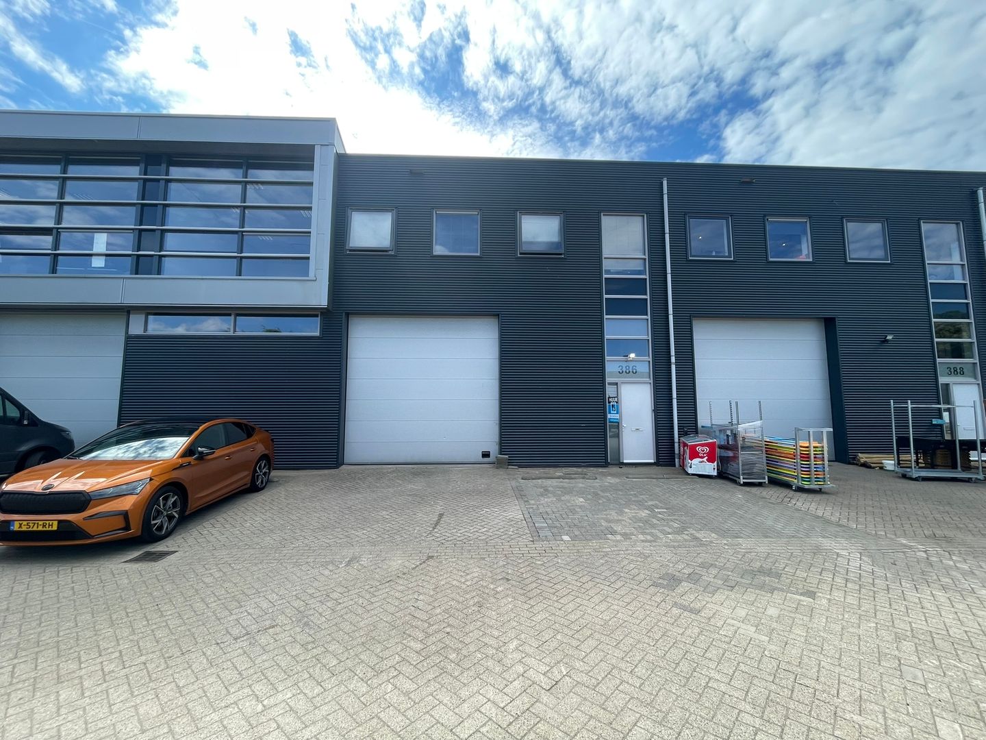 View photo 1 of Honderdland 386