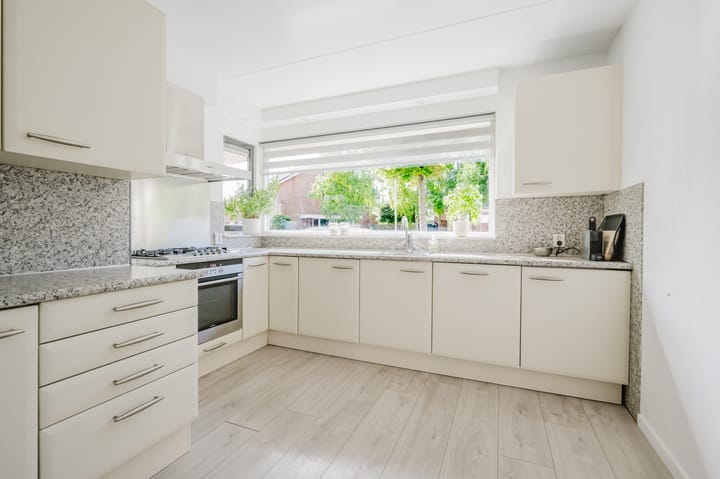 Foto 3 van Jan van Almondestraat 58